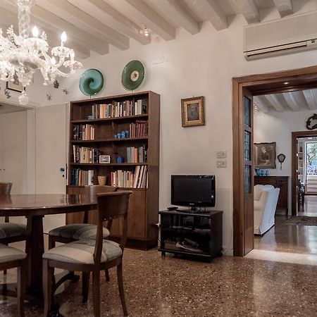 Accademia Terrazza Apartment Венеция Екстериор снимка