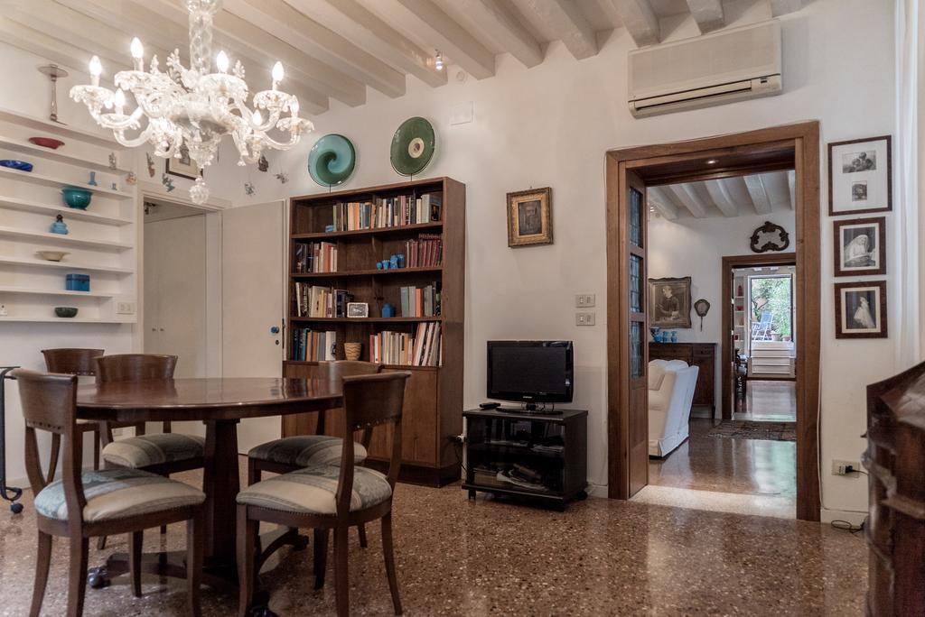 Accademia Terrazza Apartment Венеция Екстериор снимка