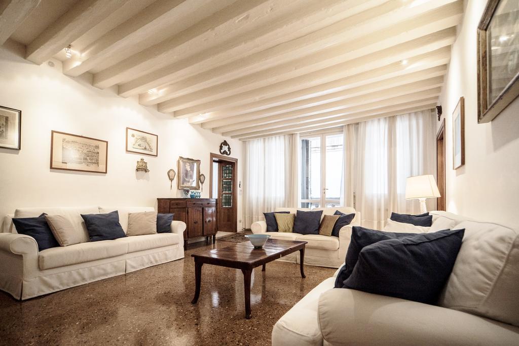 Accademia Terrazza Apartment Венеция Екстериор снимка