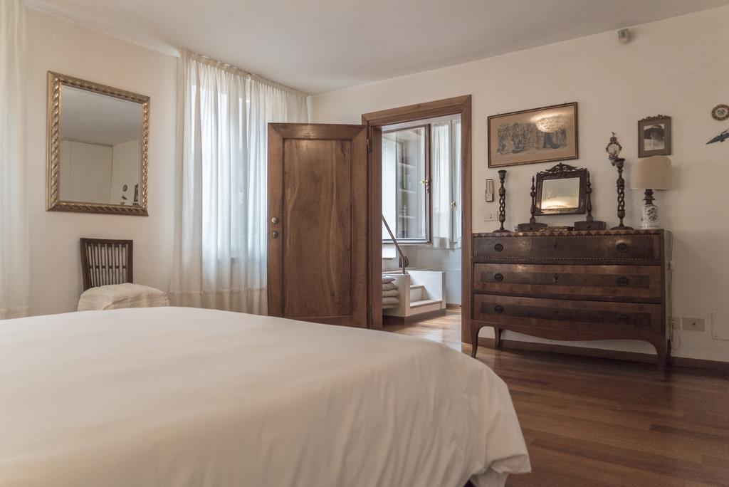 Accademia Terrazza Apartment Венеция Екстериор снимка