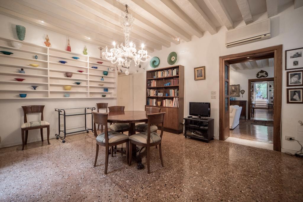 Accademia Terrazza Apartment Венеция Екстериор снимка