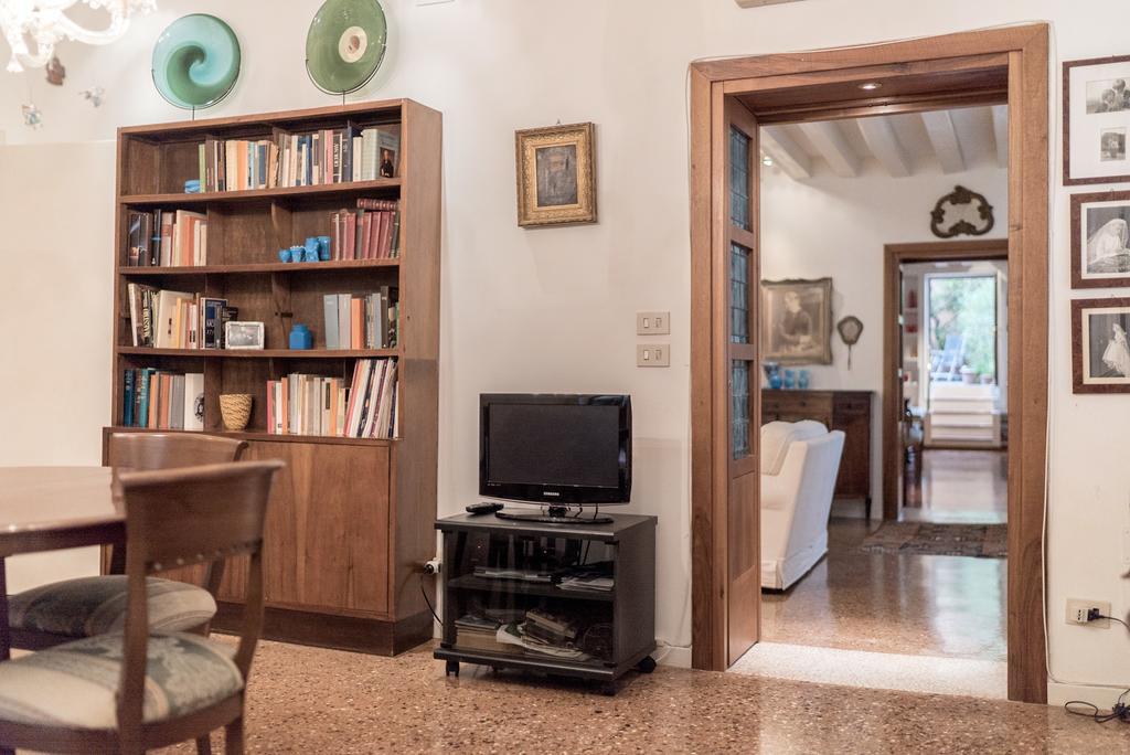 Accademia Terrazza Apartment Венеция Екстериор снимка