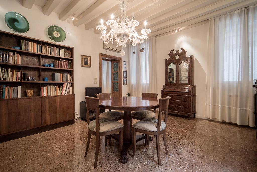 Accademia Terrazza Apartment Венеция Екстериор снимка