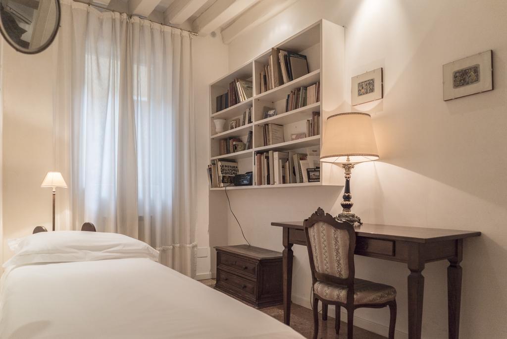 Accademia Terrazza Apartment Венеция Екстериор снимка