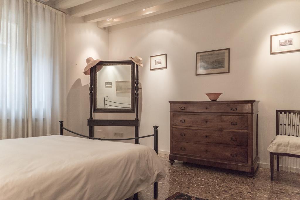 Accademia Terrazza Apartment Венеция Екстериор снимка