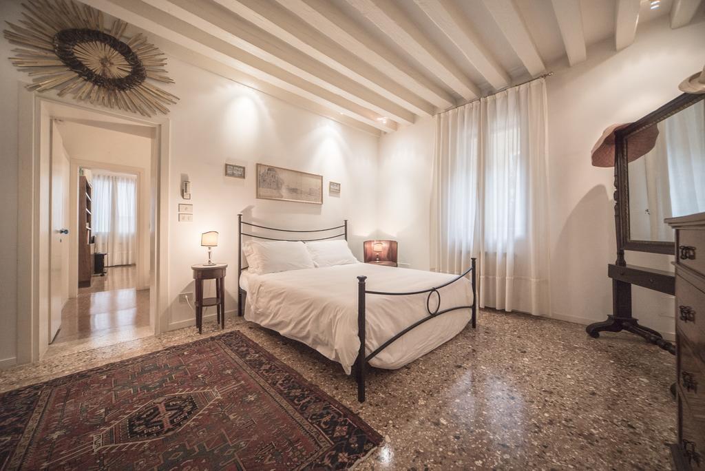 Accademia Terrazza Apartment Венеция Екстериор снимка