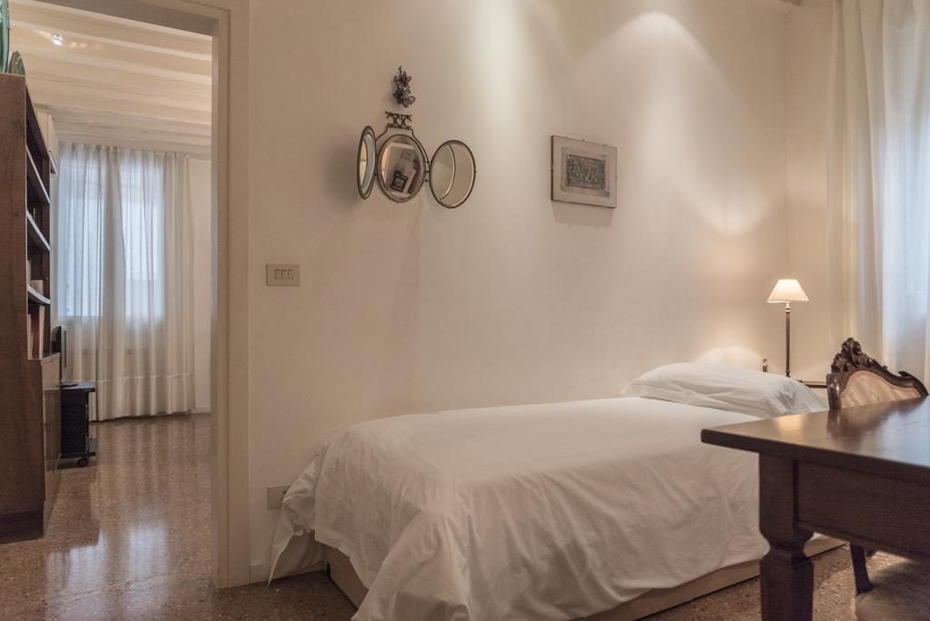 Accademia Terrazza Apartment Венеция Екстериор снимка