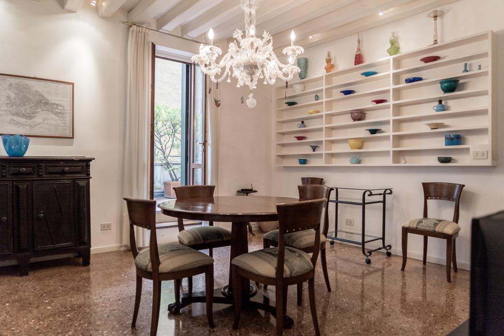 Accademia Terrazza Apartment Венеция Екстериор снимка