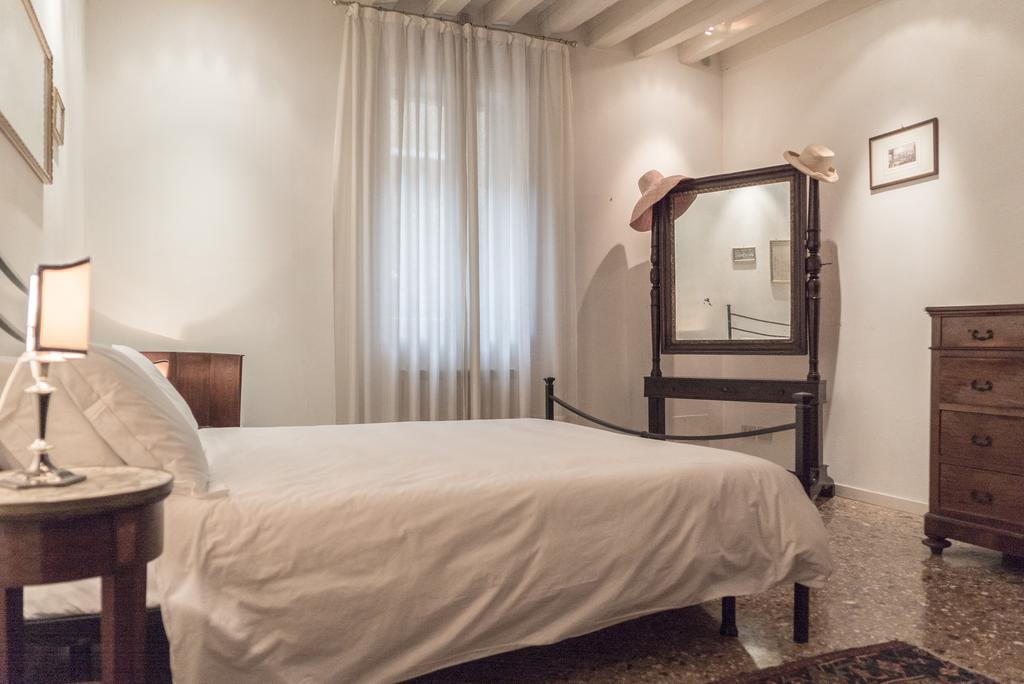 Accademia Terrazza Apartment Венеция Екстериор снимка