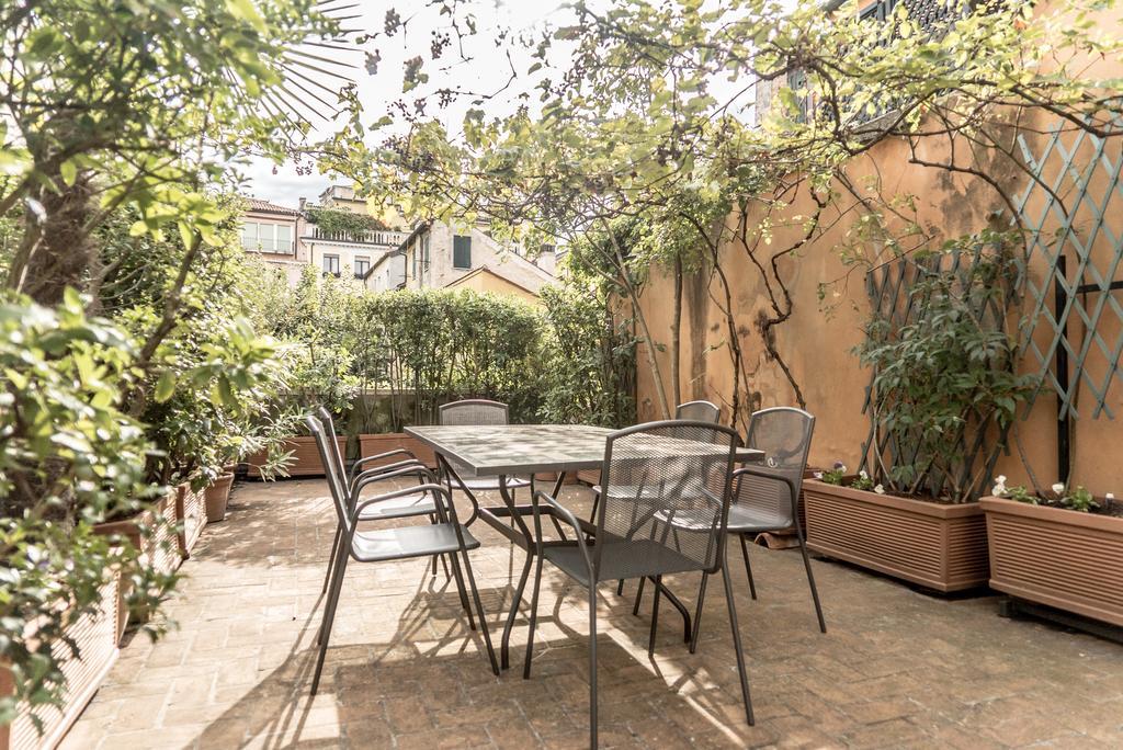 Accademia Terrazza Apartment Венеция Екстериор снимка