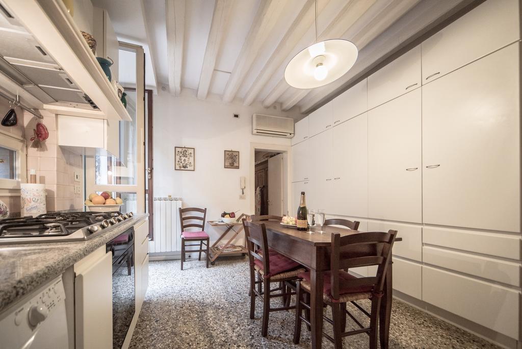 Accademia Terrazza Apartment Венеция Екстериор снимка