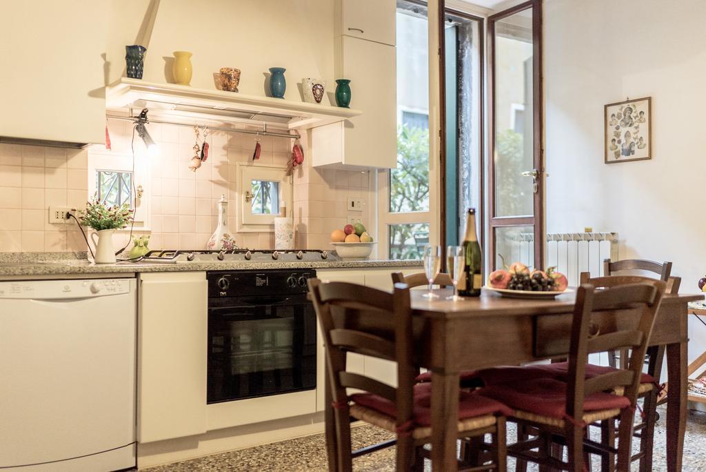 Accademia Terrazza Apartment Венеция Екстериор снимка