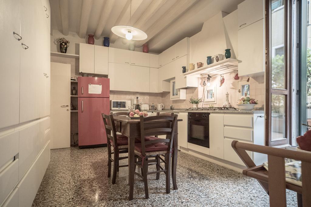 Accademia Terrazza Apartment Венеция Екстериор снимка