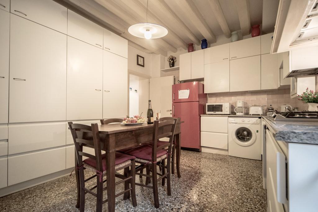 Accademia Terrazza Apartment Венеция Екстериор снимка
