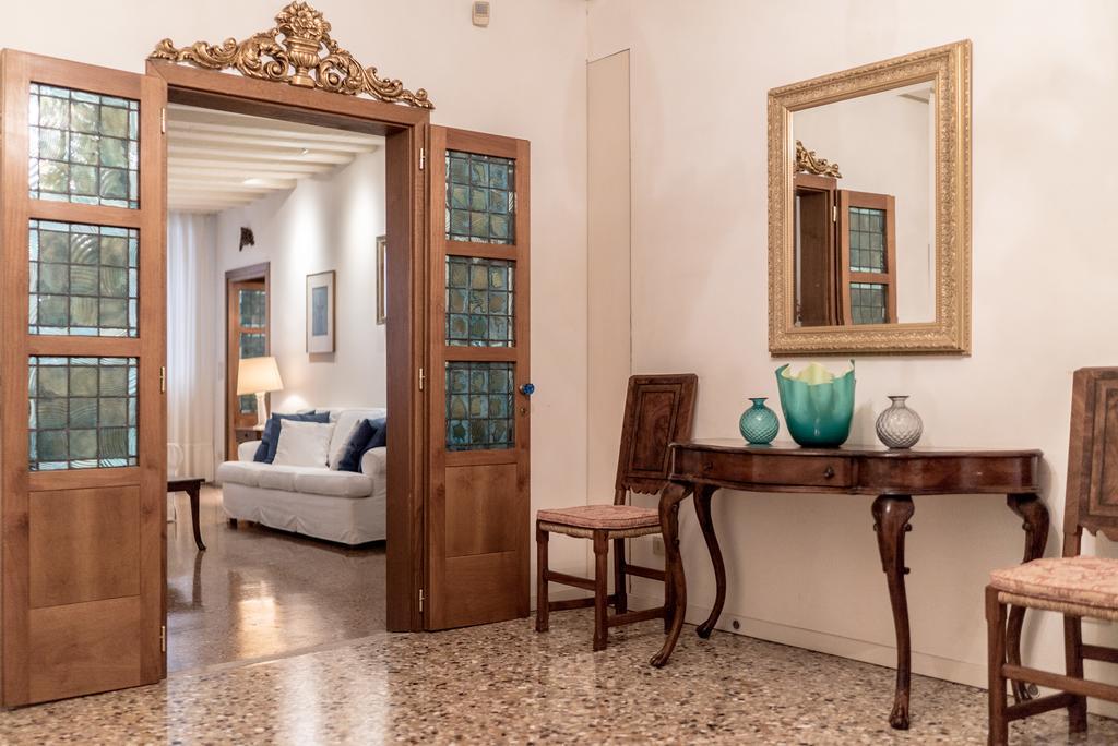 Accademia Terrazza Apartment Венеция Екстериор снимка